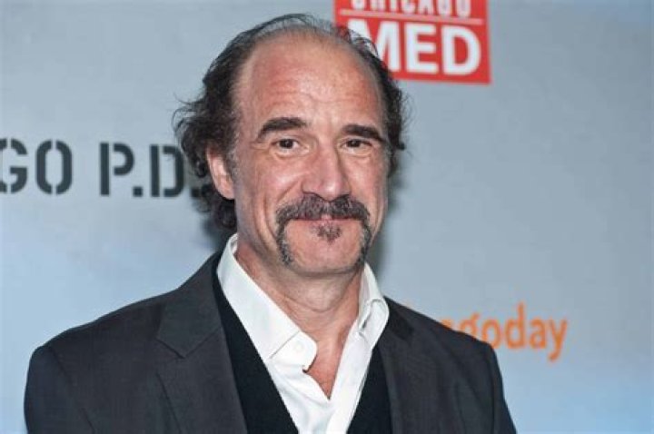 Elias Koteas Nominations, Bio, Wiki, Age, Wife, Net Worth, Chicago PD, Casey Jones, and Movies