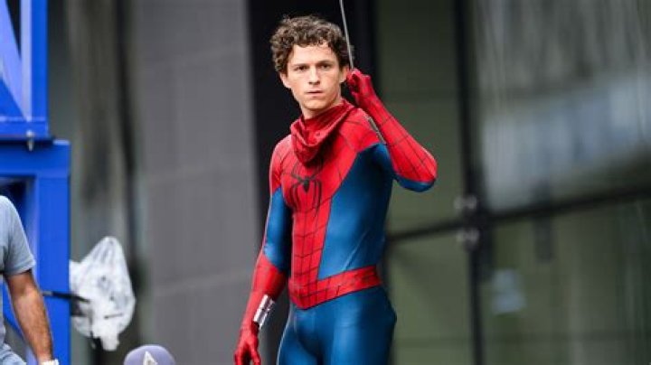 Elizabeth Olsen Reacts To Tom Holland’s Spider-Man Returning To The MCU
