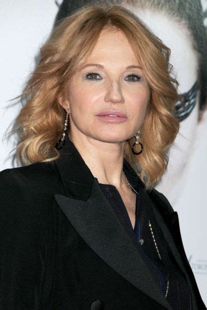 Ellen Barkin Bra Size, Age, Weight, Height, Measurements