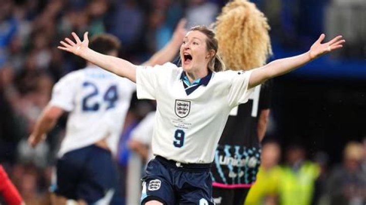 Ellen White (footballer) team, contract, salary, net worth