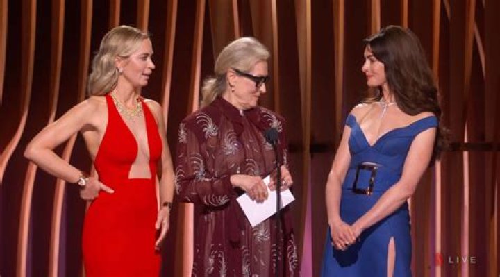 Emily Blunt’s SAG Award Was Big But Not As Thrilling As Fans’ Response To John Krasinski’s Reaction