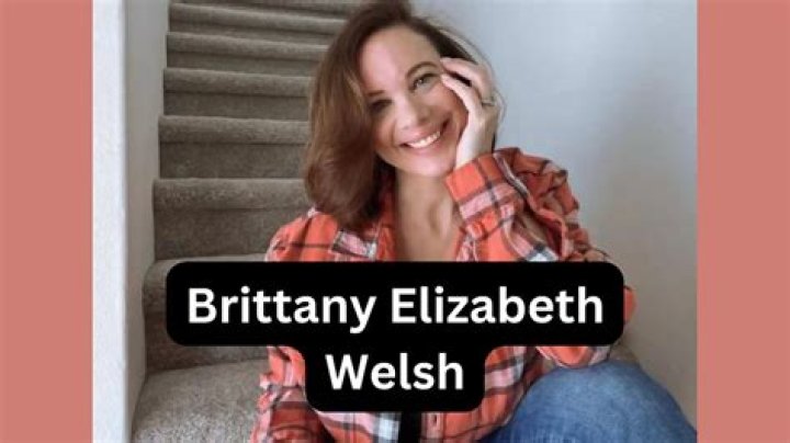 Emily Elizabeth Biography: Age, Instagram, Net Worth, Height, OnlyFams, Boyfriend, Husband, Wikipedia, Pictures