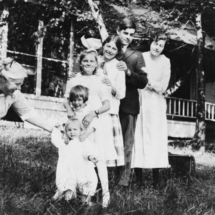Everything On Mina Hemingway Children And Family