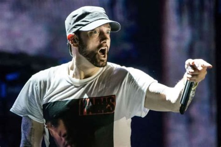 Fans Explain That Mariah Carey’s Memoir Will Spill News Eminem Fans Already Know About Their Short-Lived Romance