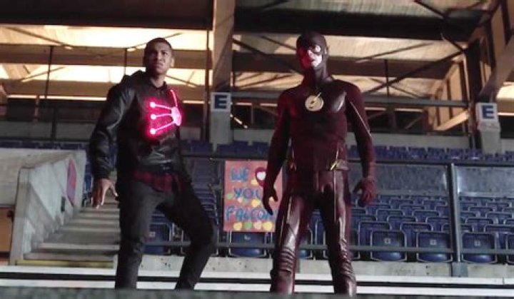 First Look Images From The Flash Season 2, Episode 4: “The Fury Of Firestorm”
