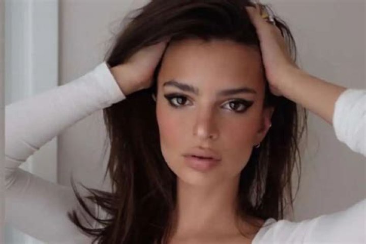 Five Times Emily Ratajkowski Broke The Internet With Her Curves