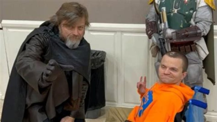 ‘Fluke Skywalker’: Mark Hamill impersonator and cosplayer warms the internet’s heart after communicating to a fan using ASL