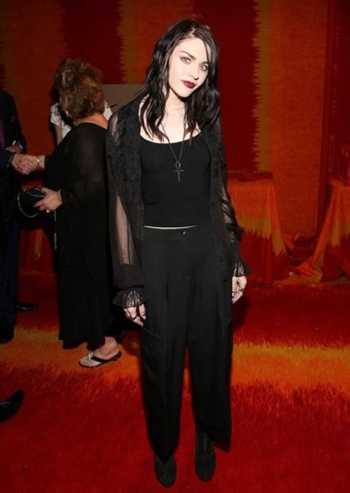 Frances Bean Cobain Height Weight Body Measurements Bra Size Facts