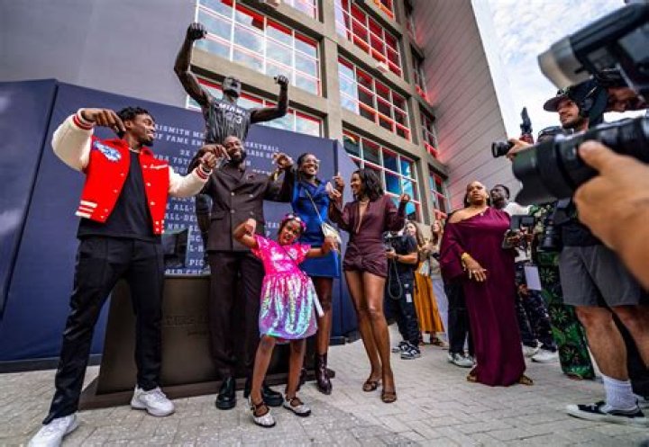 Gabrielle Union Poses With Dwyane Wade And Makes Fans Happy With Their Own Happiness