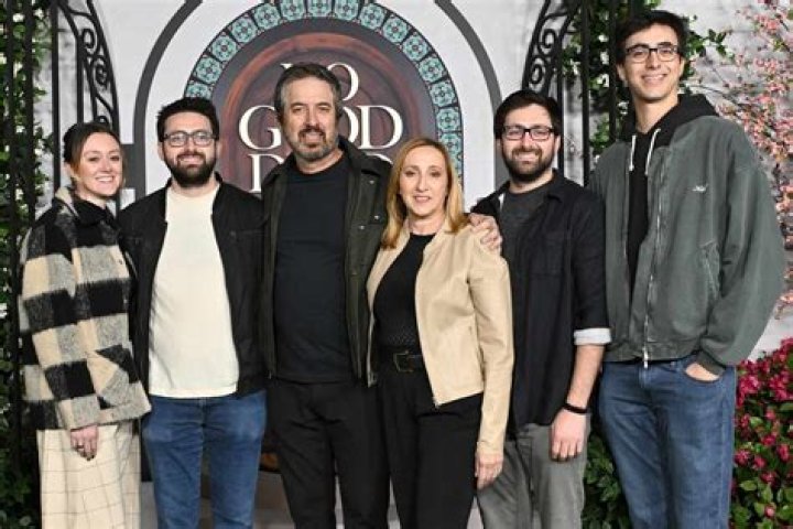 Gary Raymond family, wife, children, parents, siblings