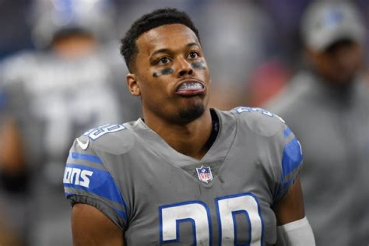 Geno Smith profile, bio, birthday, wife, children, contract, salary, net worth