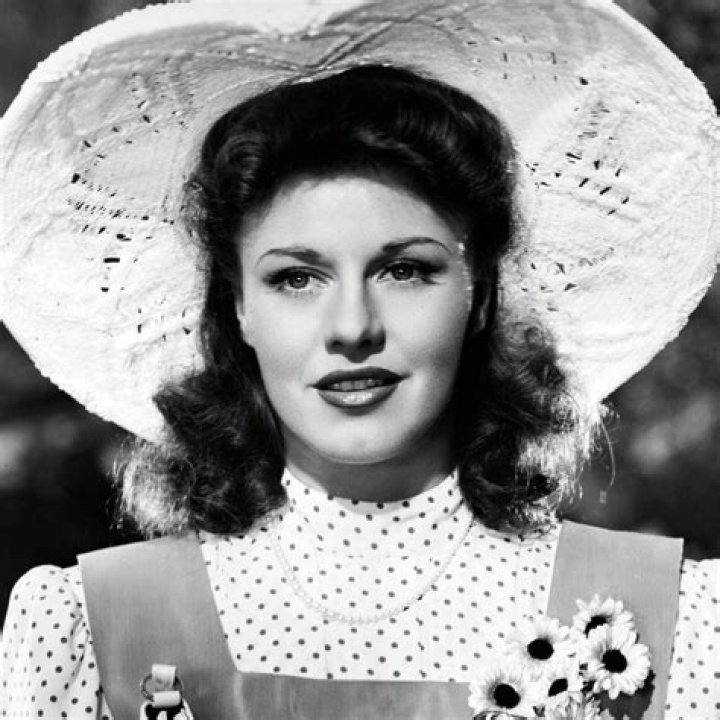 Ginger Rogers Biography - Facts, Childhood, Family Life & Achievements