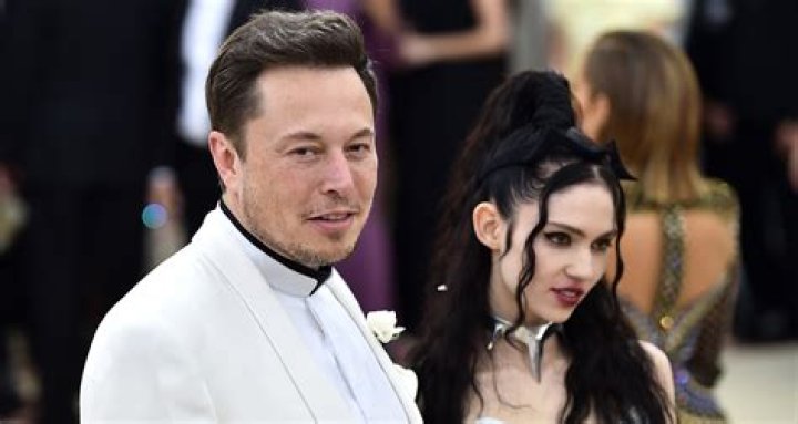 Grimes leaves Elon Musk for Chelsea Manning