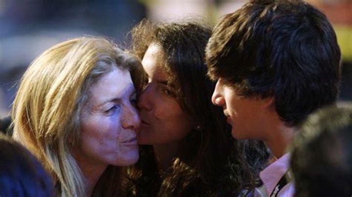 Gunter Nezhoda family, husband, children, parents, siblings