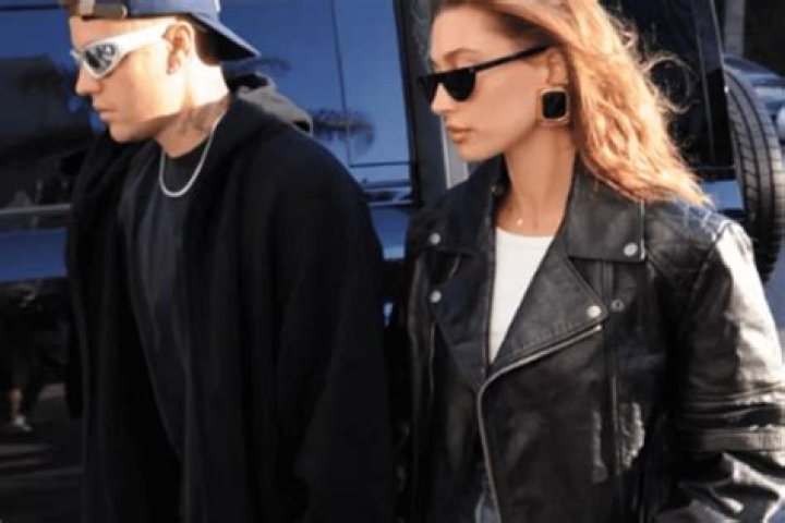 Hailey Bieber suggested the image for those who like to walk late