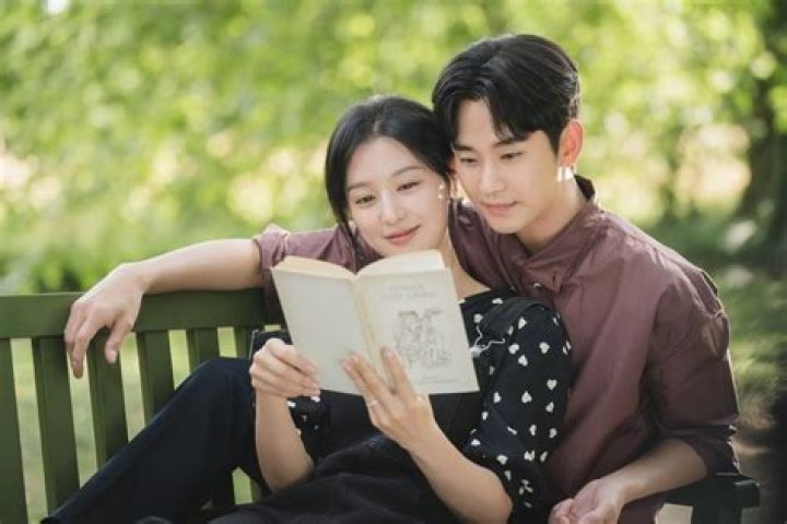 Han Ga-in Biography, Age, Height, Husband, Baby, Kim Soo Hyun and Drama List