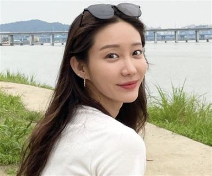 Han Groo in Workout Gear is "Not a Man With a Wig" — Celebwell