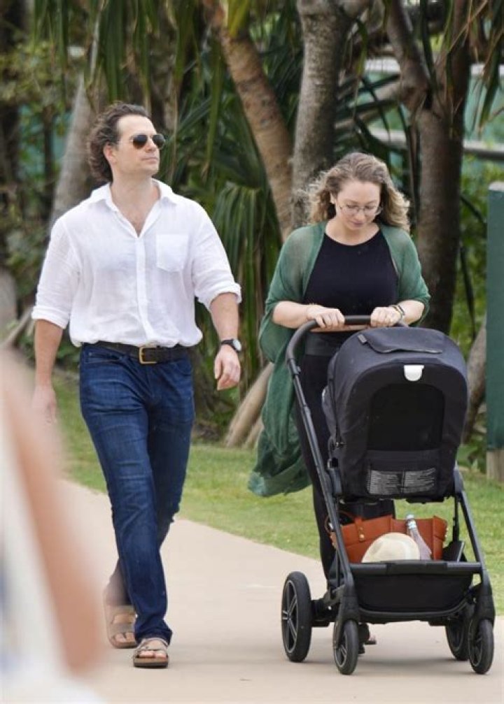 Henry Cavill family, wife, children, parents, siblings