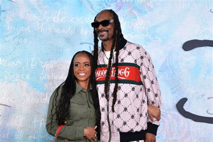 How Are Snoop Dogg And Ray J Related? – Celebrity