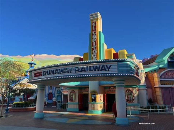 How intense is Mickey and Minnie’s runaway railway? – Celebrity