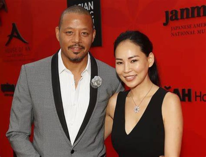 How long has Juwan Howard been married? Does Juwan Howard have a son?