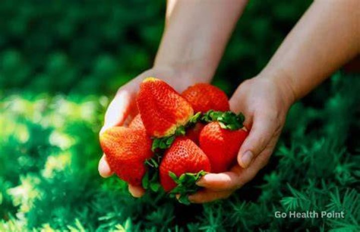 How many calories in 5 strawberries