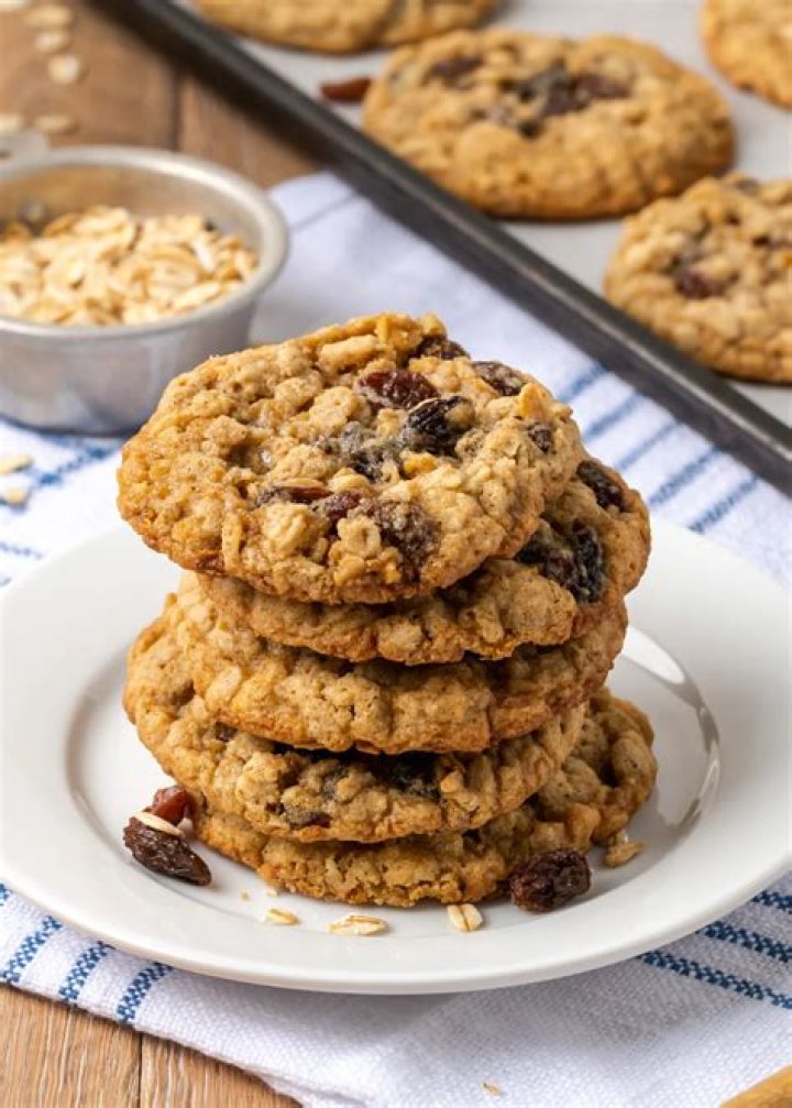 How many calories in an oatmeal raisin cookie