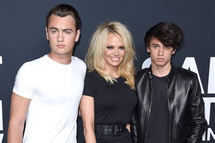 How many kids does Tommy Lee have?