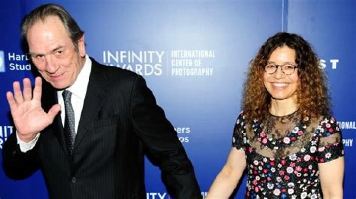 How many times has Tommy Lee Jones been married? Who are Tommy Lee Jones wives?
