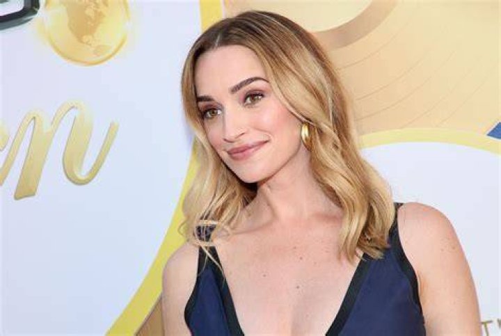 How Much Brianne Howey Earning From ‘Ginny & Georgia’ In 2023?