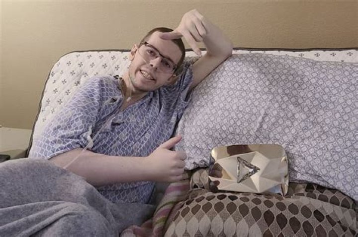 How much did Technoblade raise for cancer?