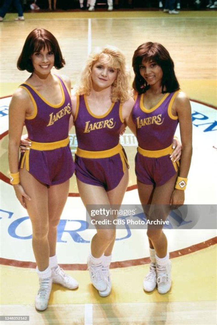 How Much Do Laker Girls Make? – Celebrity