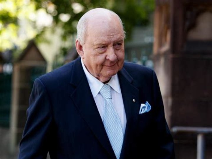 
How Much Money Does Alan Jones (radio broadcaster) Make? Latest Income Salary

