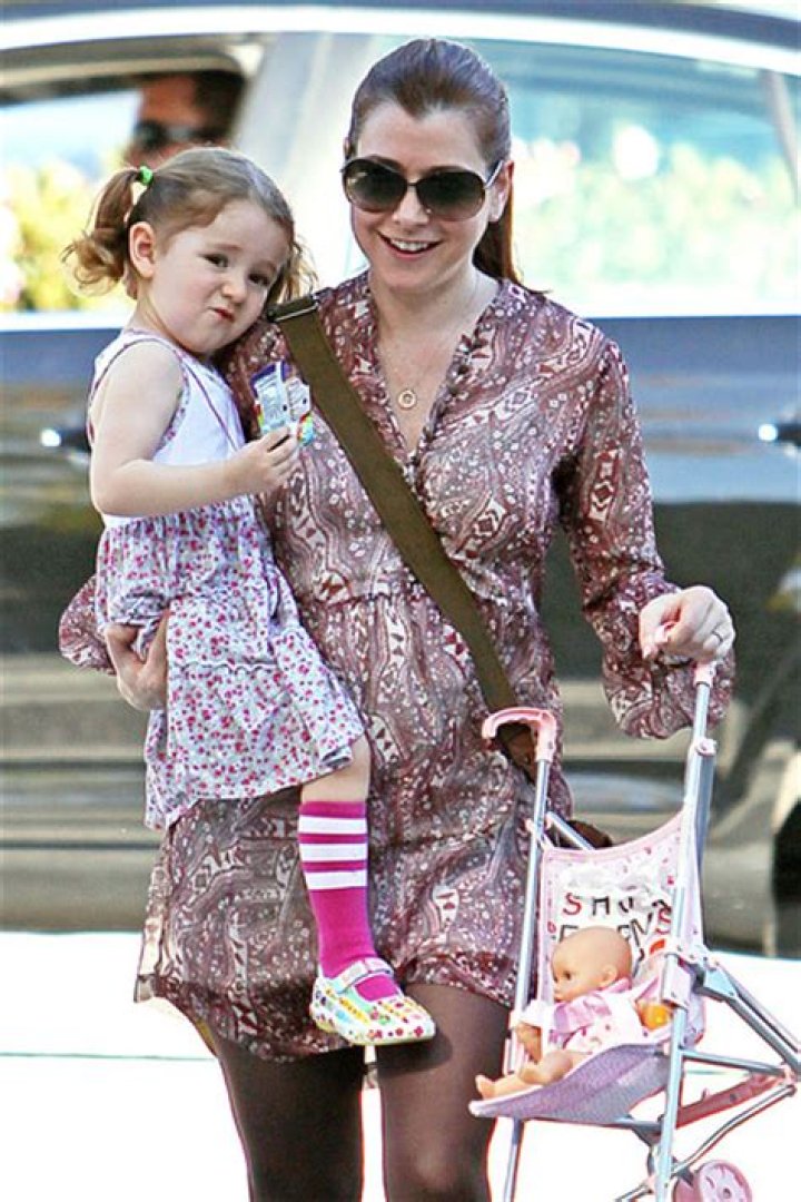 
How Much Money Does Alyson Hannigan Make? Latest Income Salary
