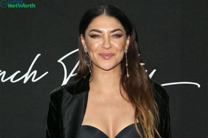 
How Much Money Does Jessica Szohr Make? Latest Income Salary

