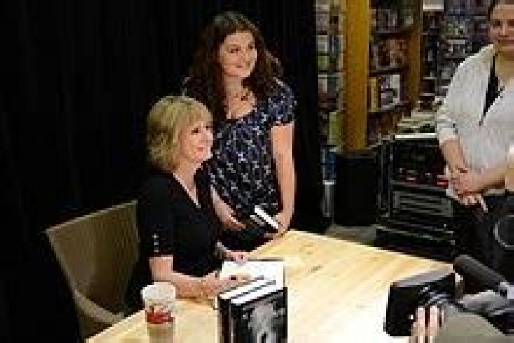 
How Much Money Does Kathy Reichs Make? Latest Income Salary
