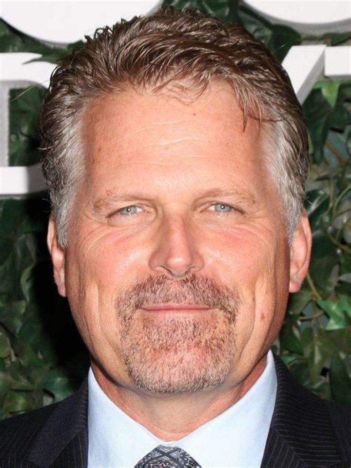 
How Much Money Does Robert Newman (Actor) Make? Latest Income Salary
