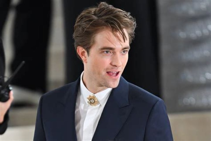 
How Much Money Does Robert Pattinson Make? Latest Income Salary
