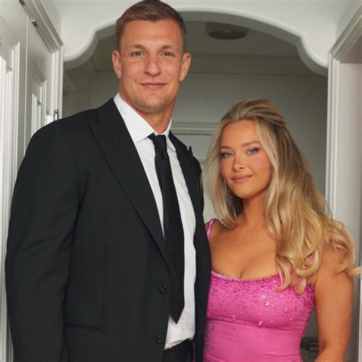 How tall is Rob Gronkowski?