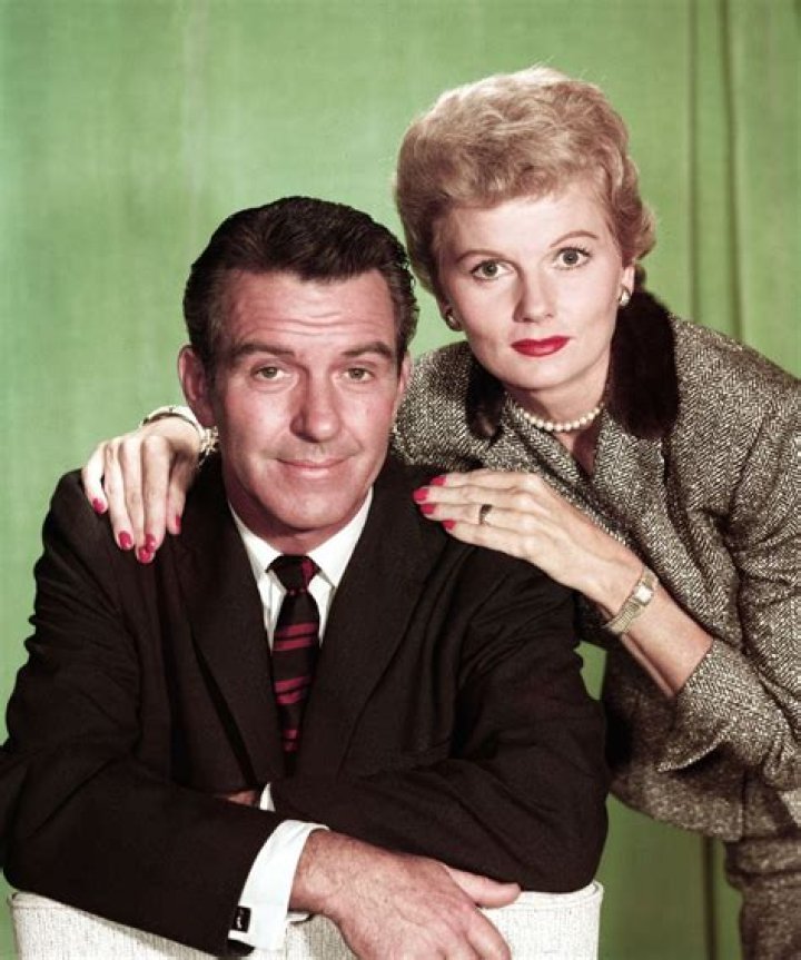 Hugh Beaumont Biography - Facts, Childhood, Family Life & Achievements