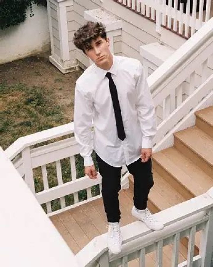 Hunter Rowland Wiki, Girlfriend, Net Worth, Age & More