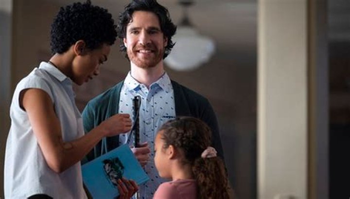 Is Dante in You season 3 really blind? Everything about Ben Mehl