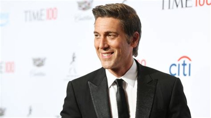 Is David Muir gay? The rumors, explained