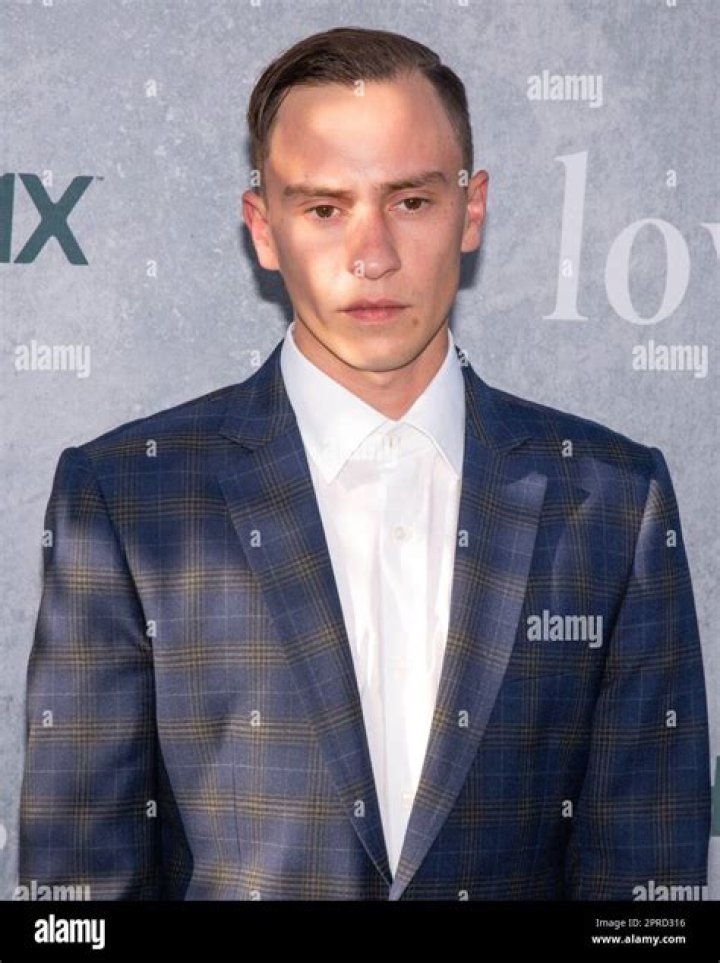 Is Keir Gilchrist Related To Evan Peters? – Celebrity