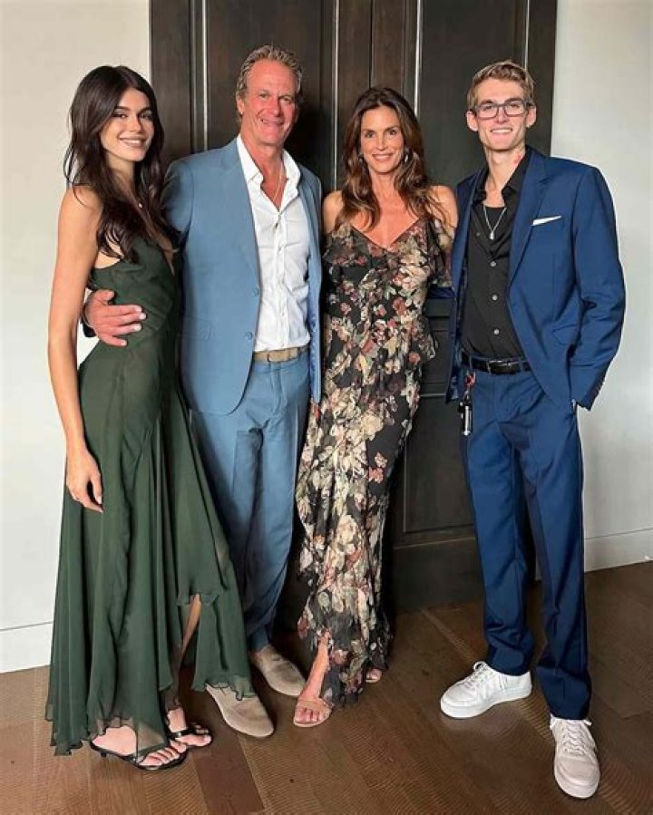 Is Kim Crawford a woman? – Celebrity