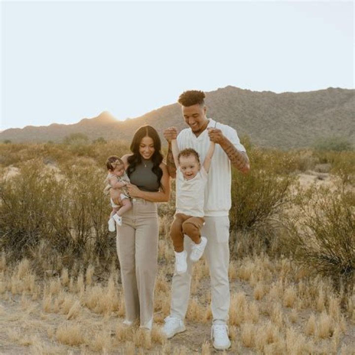 Isaiah Hodgins family, parents, siblings, girlfriend, children