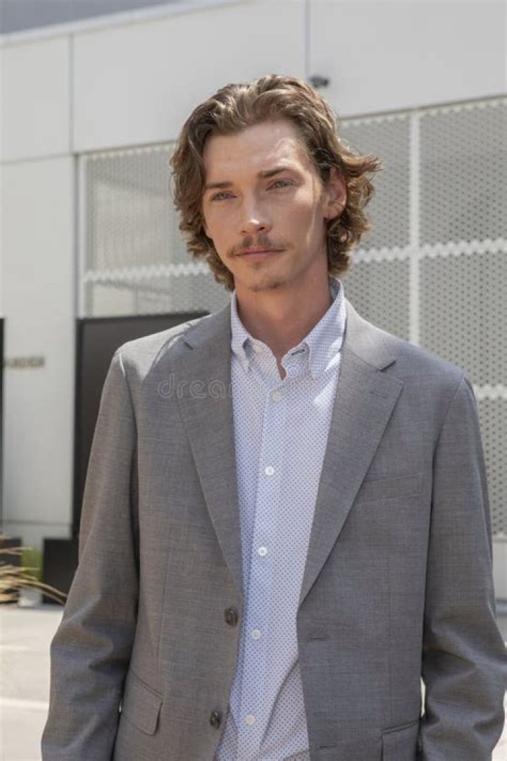 Jacob Lofland: Girlfriend, net worth, tattoos, smoking & body facts