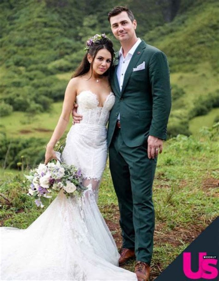 Janel Parrish (Actress) Bio, Wiki, Husband, Age, Height, Weight, Career, Family, Net Worth, Facts
