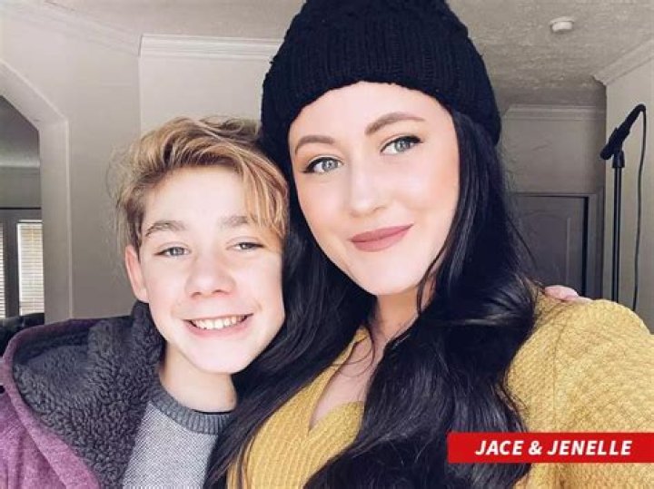 Jenelle Evans Says MTV Producers Wanted Her Back On Teen Mom And Would Fire Jade Cline!