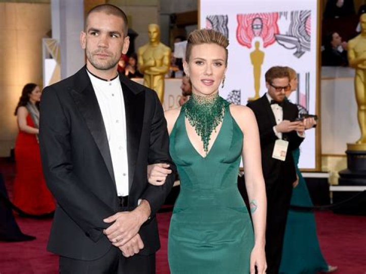 Jennifer Lopez And Scarlett Johansson Make A Splash At 2020 SAG Awards
